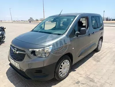 Opel COMBO LIFE 1.6 CDTi 3PL Essentia BVM 92ch 2020 diesel occasion à Agadir
