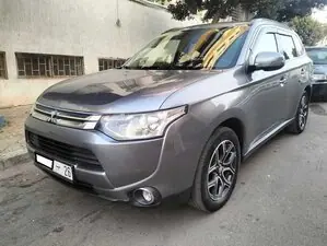 Mitsubishi OUTLANDER 2.2 DI 2016 diesel occasion à Casablanca