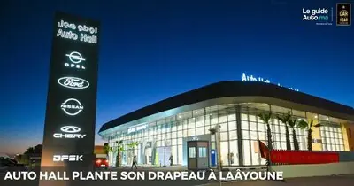 Auto Hall plante son drapeau à Laâyoune